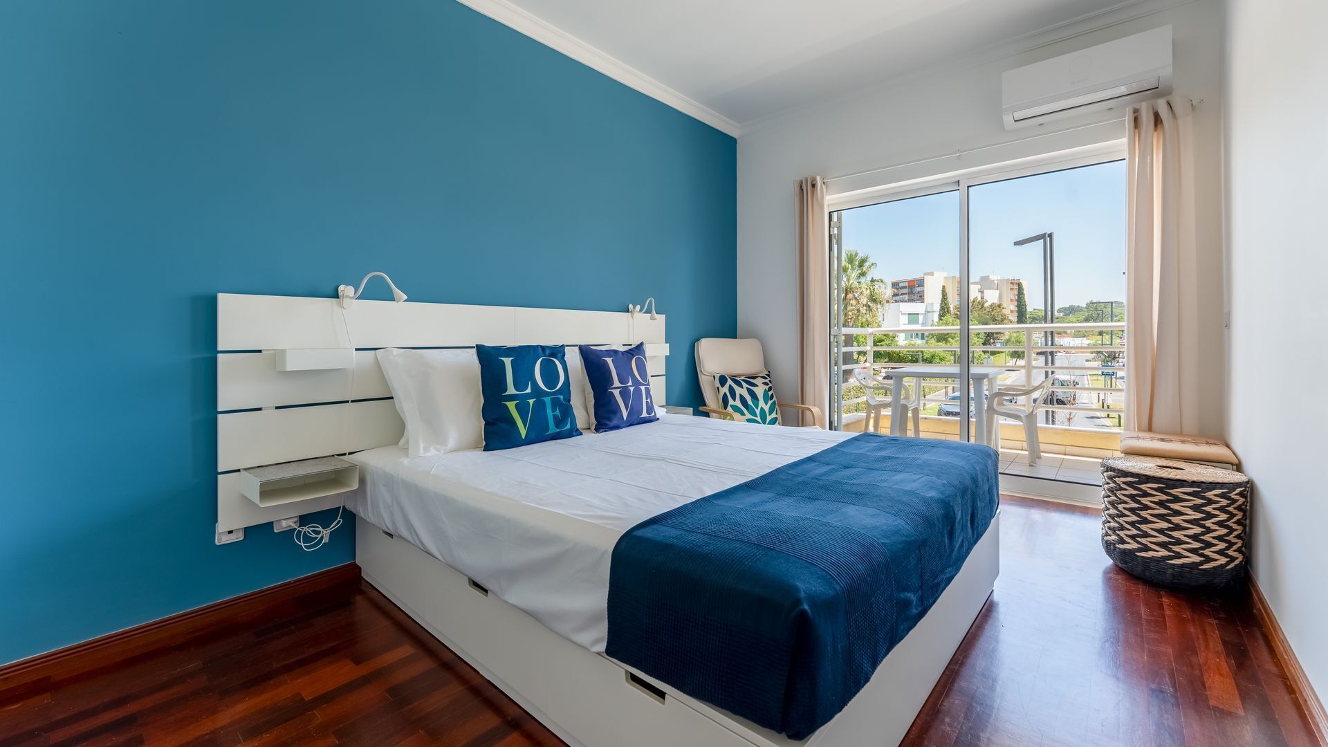 1 slaapkamer, een strijkplank/strijkijzer, gratis wifi, beddengoed