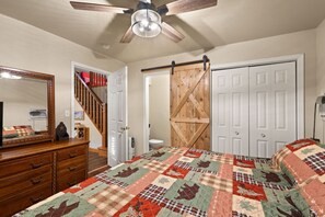 3 bedrooms, desk, free WiFi - Patoka Lake, Stones Throw Cabin (Birdseye)