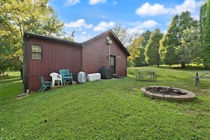 Outdoor dining - Patoka Lake, Stones Throw Cabin (Birdseye)