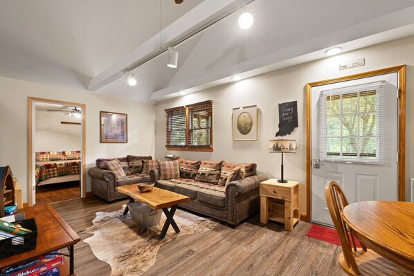 TV - Patoka Lake, Stones Throw Cabin (Birdseye)