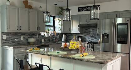 Beautiful 4-bedroom king-size suite. Dallas home with cozy patio.