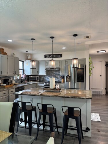 Beautiful 4-bedroom king-size suite. Dallas home with cozy patio.