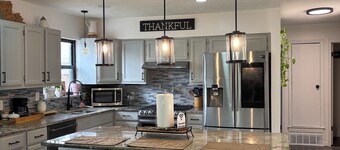 Beautiful 4-bedroom king-size suite. Dallas home with cozy patio.
