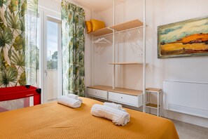 1 bedroom, bed sheets