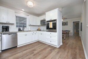 Fridge, microwave, oven, stovetop - 2 Kings w/ Pool and Grill, 15 mins to Fort Benning (Columbus)