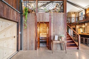 Room - Linden Rose Barn | Short Walk to Waterfall + Views (Montville)