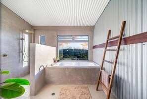 Hair dryer, towels, soap, shampoo - Linden Rose Barn | Short Walk to Waterfall + Views (Montville)