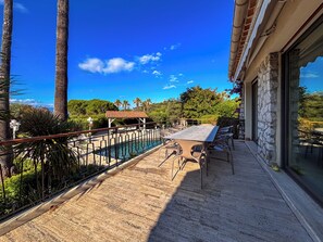 Outdoor dining - Azure Villa, 14 Guests - Heart of Cap d’Antibes (Antibes)