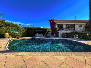Pool - Azure Villa, 14 Guests - Heart of Cap d’Antibes (Antibes)