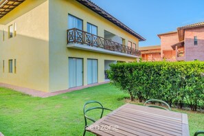 Basic Apartment | Outdoor dining