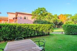 Basic Apartment | Outdoor dining