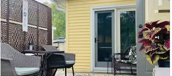 Two bedroom cottage on North Bay