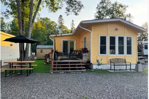 Two bedroom cottage on North Bay