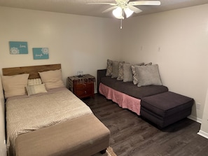 3 bedrooms, iron/ironing board, WiFi, bed sheets