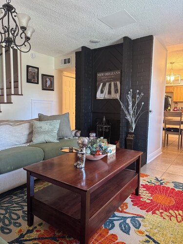 Charming New Orleans style in Destrehan minutes to MSY airport and FUN