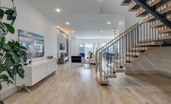 المنشأة من الداخل