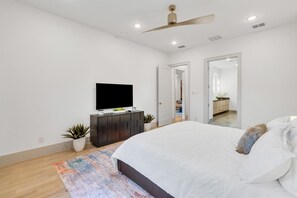 5 bedrooms, iron/ironing board, free WiFi, bed sheets