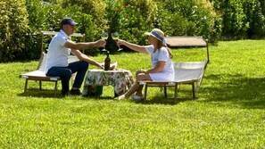 Property grounds - Charming 110m2 rustic house with WiFi, air conditioning, parking, and garden. (Salò)