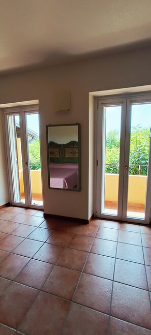 2 bedrooms, in-room safe, desk, iron/ironing board