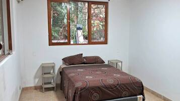 3 bedrooms, desk, free WiFi, bed sheets