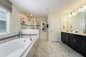 Bathroom - Large 7BR Villa Pool Great for Families (Davenport)