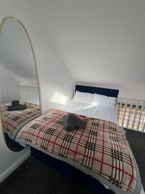 1 habitación, tabla de planchar con plancha, wifi gratis y ropa de cama 