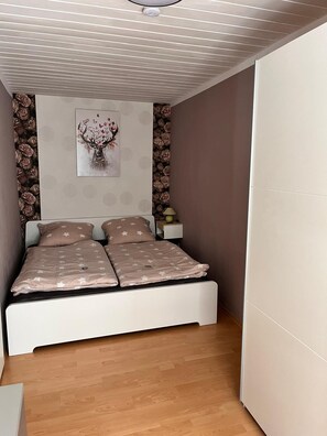 1 bedroom, WiFi, bed sheets