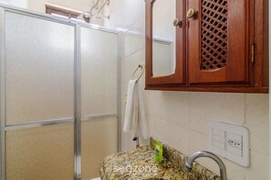 Basic Villa | Bathroom