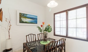 Basic Villa | Dining
