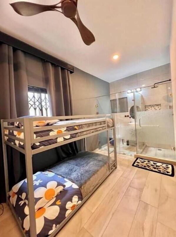 2 bedrooms, Internet, bed sheets