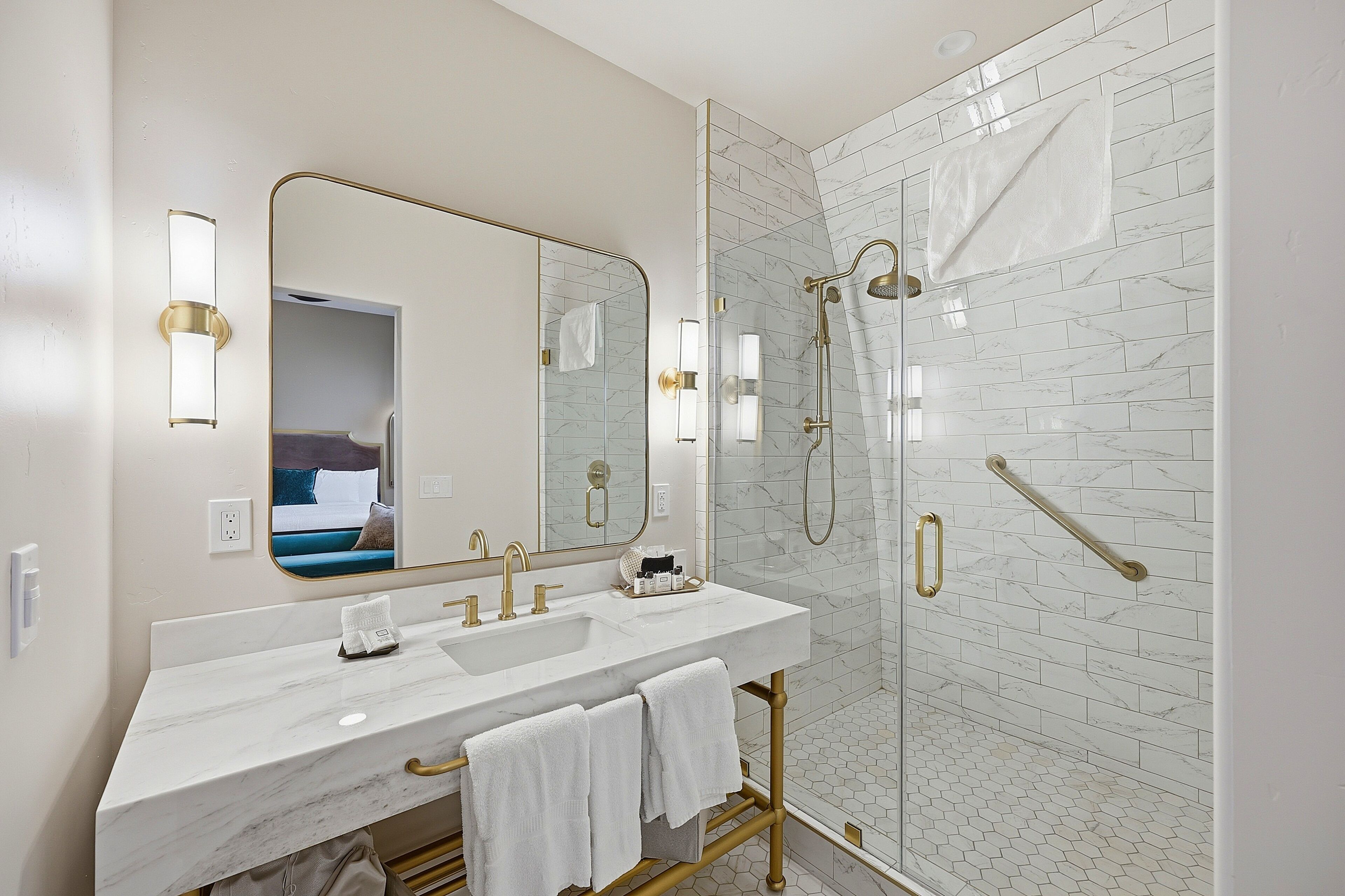Quarto luxo, varanda | Banheiro | Secador de cabelo, toalhas de banho, sabonete, shampoo