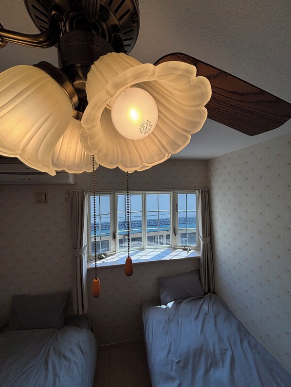 3 bedrooms, desk, iron/ironing board, free WiFi