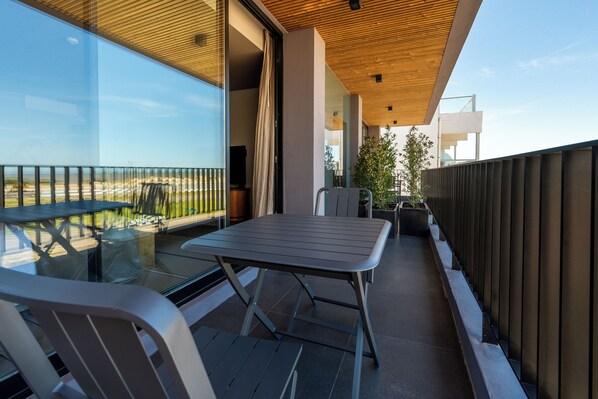 Superior Studio Suite, Beach View | Terrace/patio