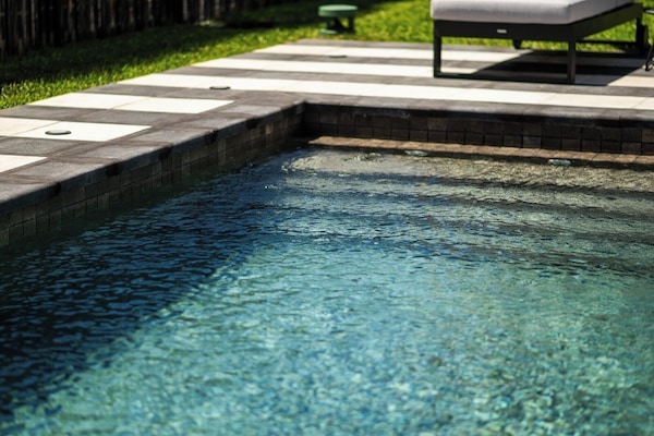 Piscina externa sazonal