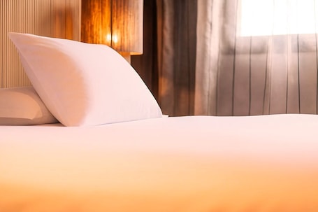 In-room safe, free WiFi