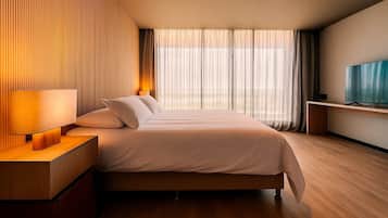 Superior Studio Suite, Beach View | In-room safe, free WiFi