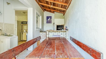 Basic Villa | Outdoor dining