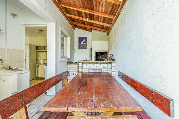 Basic Villa | Outdoor dining