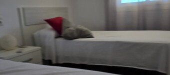 1 Bed Flat - Sleeps 2 - Parking - Wifi