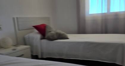 1 Bed Flat - Sleeps 2 - Parking - Wifi