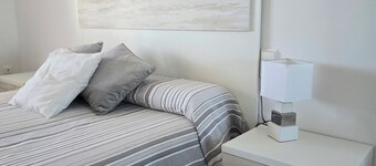 1 Bed Flat - Sleeps 2 - Parking - Wifi