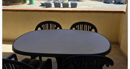 1 Bed Flat - Sleeps 2 - Parking - Wifi