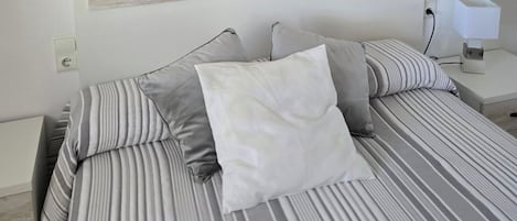 1 bedroom, WiFi (free), bed sheets