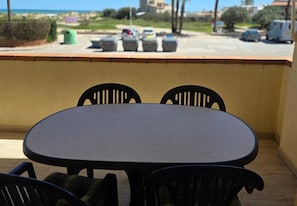 Outdoor dining - 1 Bed Flat - Sleeps 2 - Parking - Wifi (Southampton)