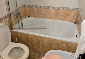 Shower, towels - 1 Bed Flat - Sleeps 2 - Parking - Wifi (Southampton)