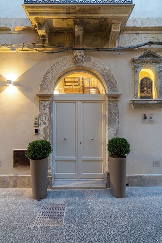 La Dimora di San Nicola charming apartment | Terrace & Jacuzzi access