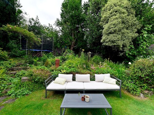 Pass the Keys | 4-Bedroom Retreat in Radyr w/Lush Gardens & Parking