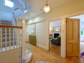 المنشأة من الداخل