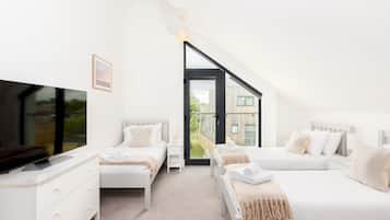 4 slaapkamers, een strijkplank/strijkijzer, reisbedje, gratis wifi