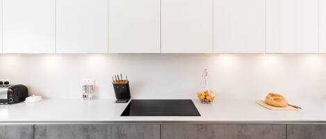 Réfrigérateur, micro-ondes, four, lave-vaisselle